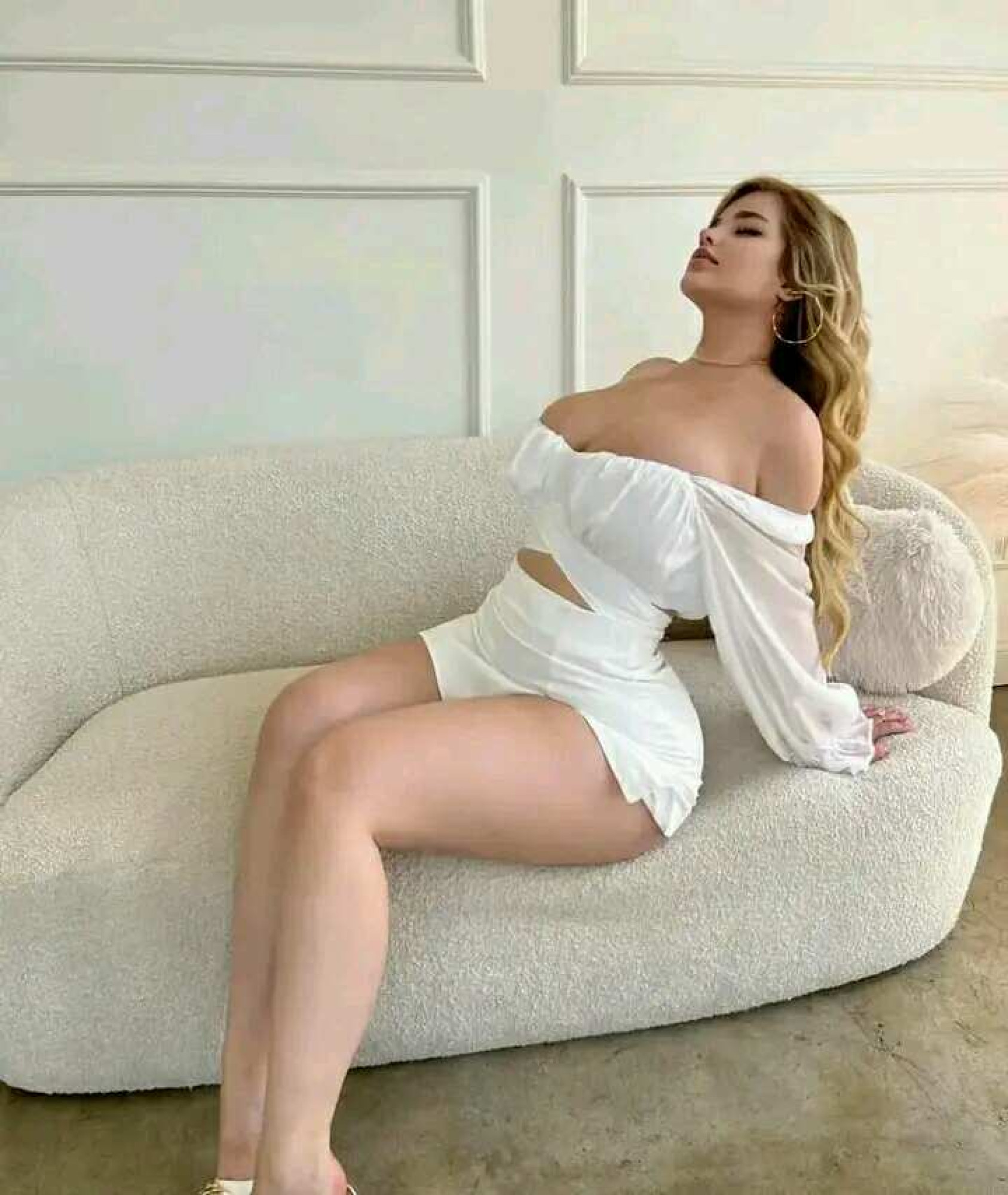 9958659377 Call Girls In East Of Kailash→༒Delhi