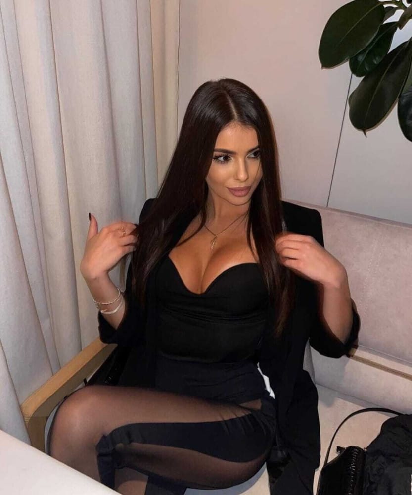 (9958659377) Call Girls in India Gate ༒ Delhi