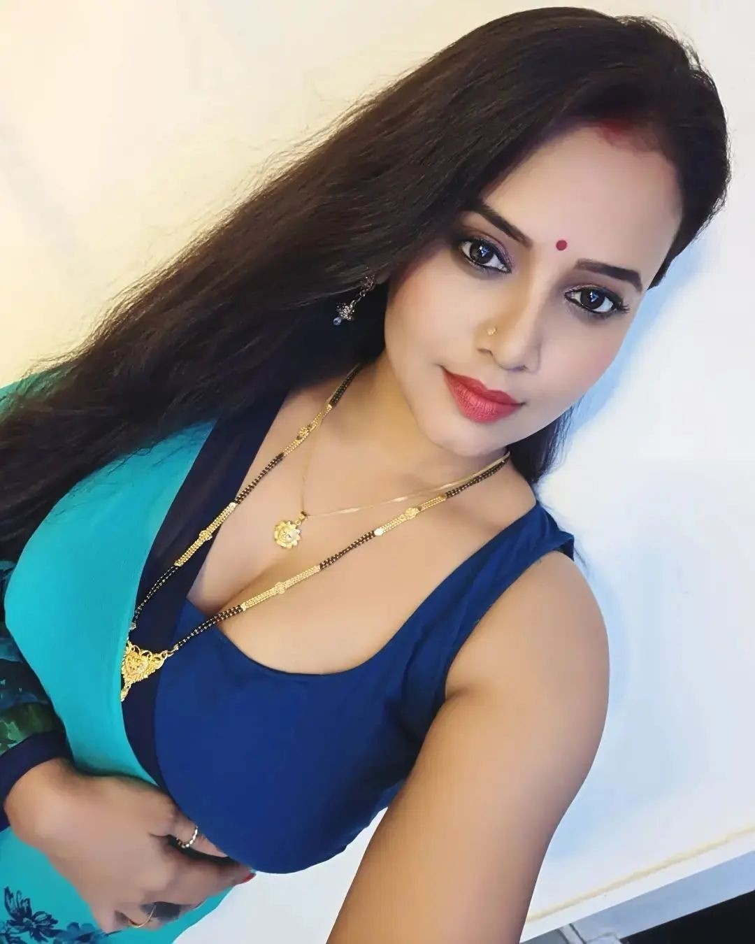 CALL PRIYA BEST LOW PRICE 100% GENUINE GIRLS AND HOME SERVIC