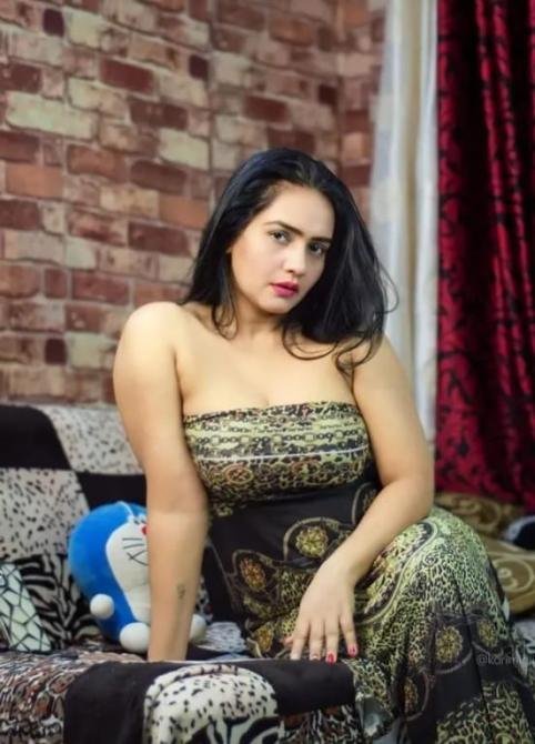 Call Girls In Greater Kailash, Delhi 9818470885 Escorts Service