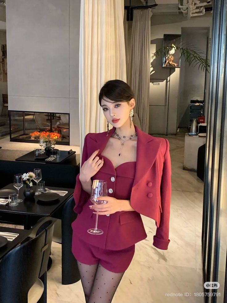 Independent Call Girls {Noida} Sector 111,📞 9818099198 – VIP FEMALE ESCORTS Service Available In Delhi Ncr 24/7 Hours