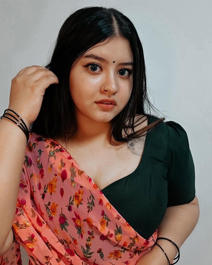 Call Girls In East Of Kailash 9873322352 Escort Service