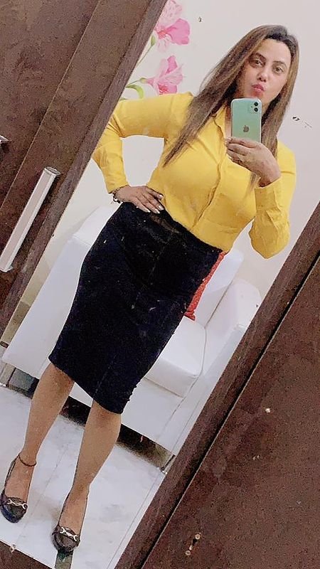 TV Actress Models Escort in Delhi, Young Slim Celebrity Models Escorts in Delhi, WhatsApp at +919990222242