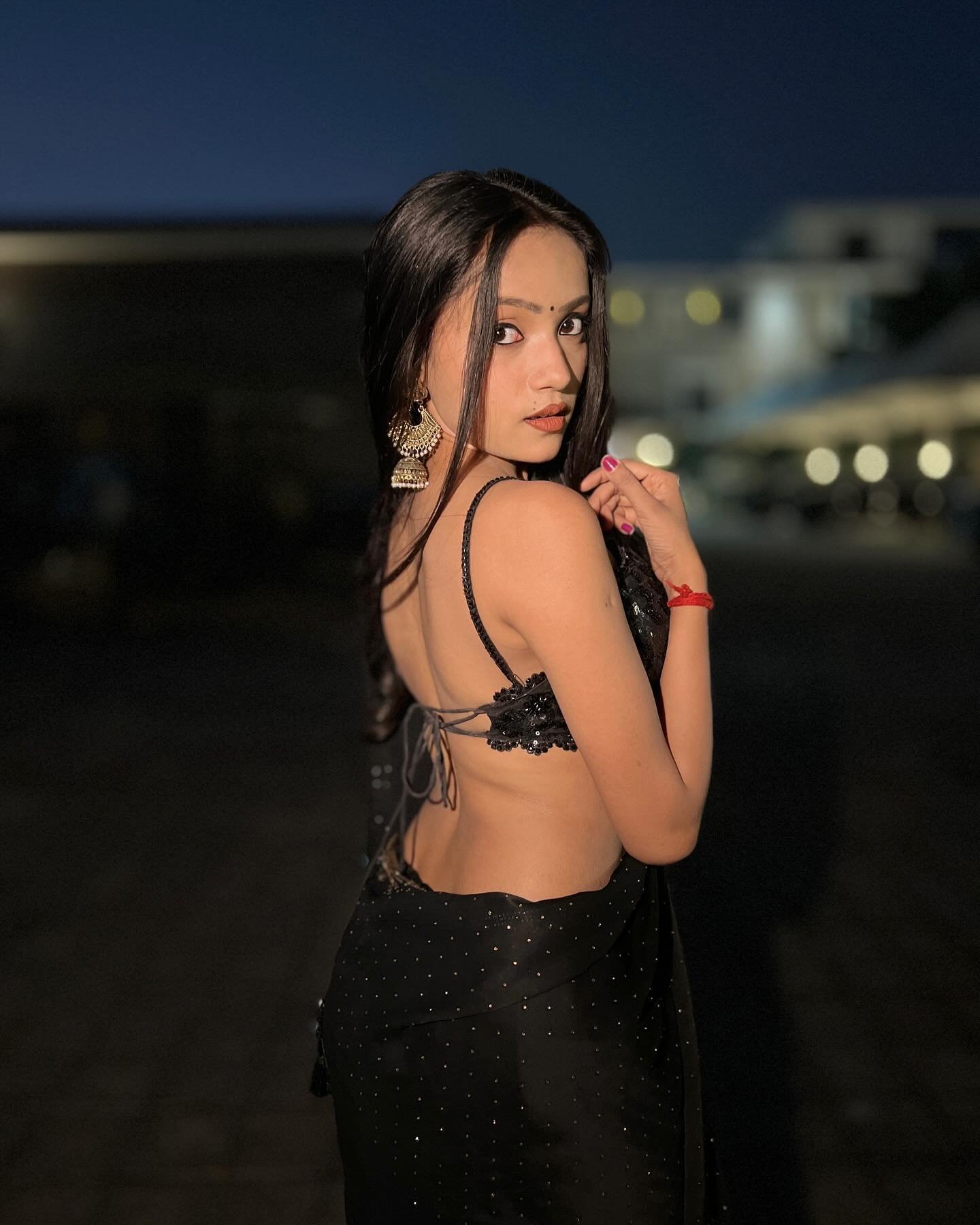 Call Girls in Dwarka Sector 12 delhi at ₹,7k Low-Cost Free COD