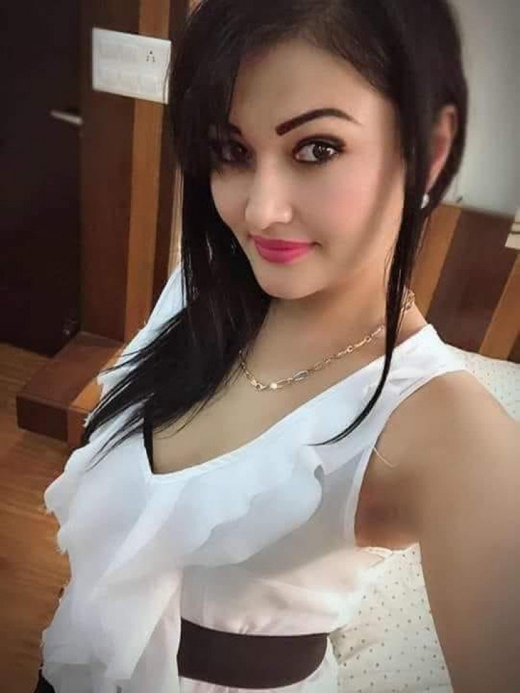24/7 Call Girls in Botanical Garden Metro) Delhi NCR 9711147426