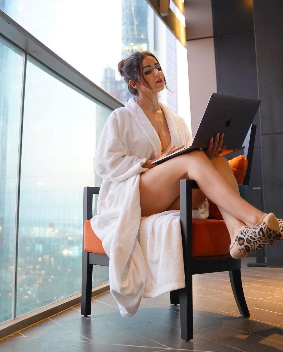 ((8447777795)) Low Rate Call Girls in Nehru Place, Delhi NCR ✔