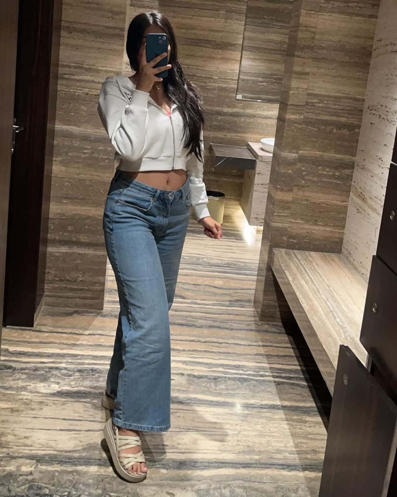 Bandra Pali Road Linking Road Call Girls📞9987382647 Khar. West Call Girls Service Housewife Call Girls