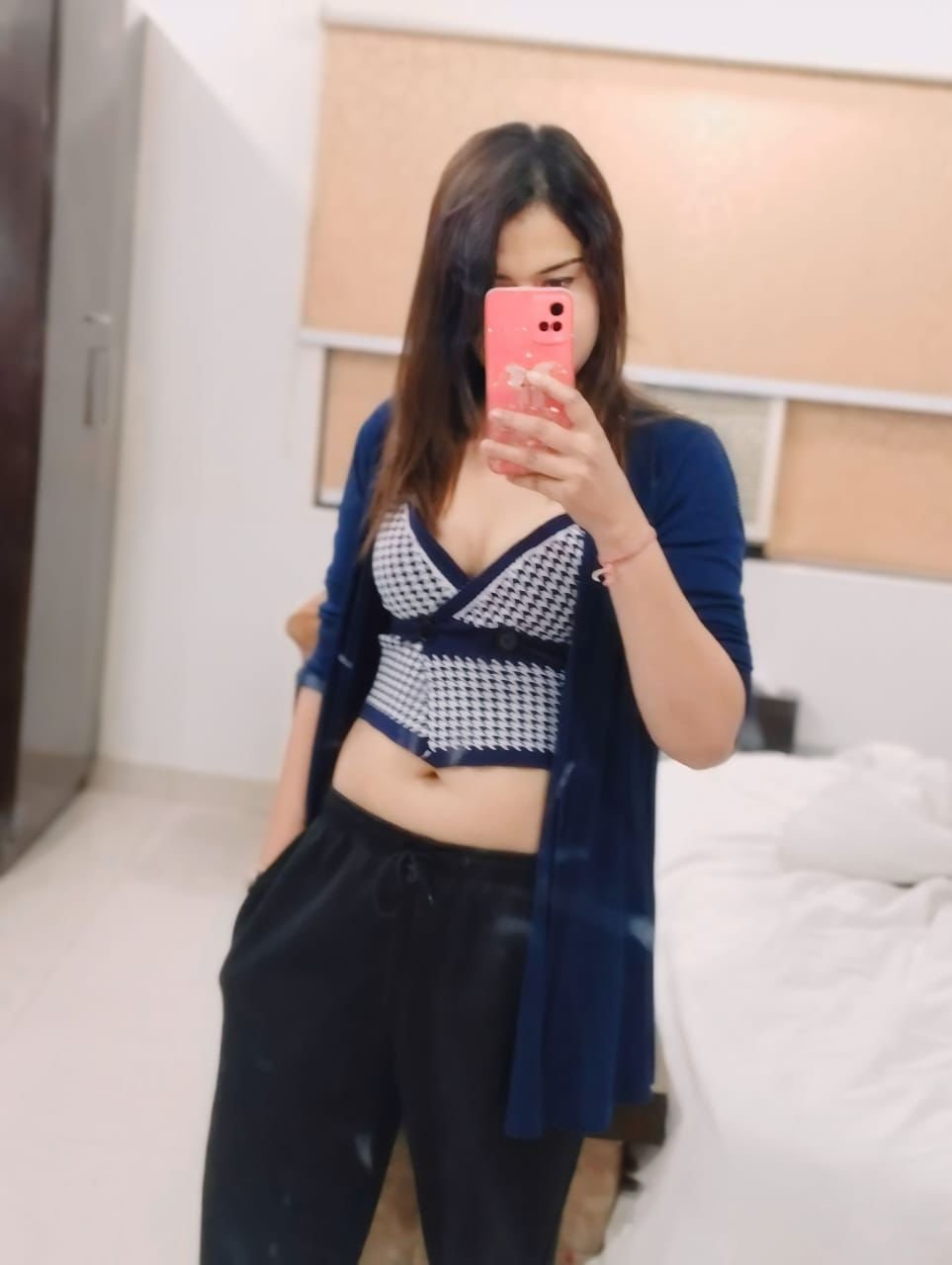 Bandra Khar Hill Road Vip Profile Escorts service📞9987382647 Khar Mumbai Call Girls Service