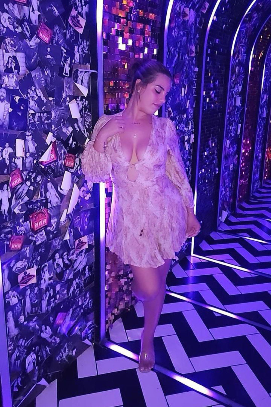 Escorts Service Near Hotel Cardinal Express Oxmo Near IGI Airport Delhi 9220592151 Call girls Available 24/7