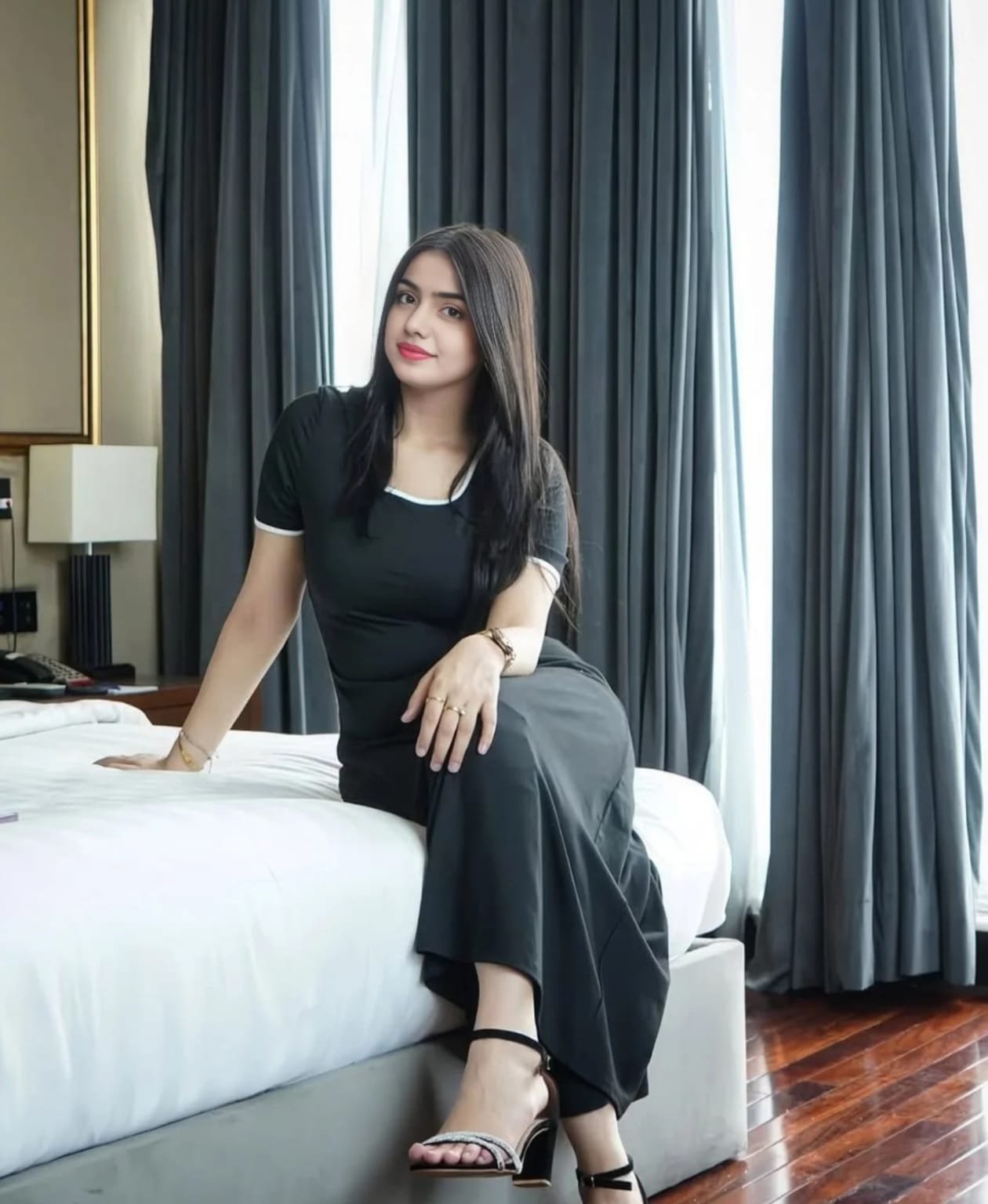 Call girls in Shipra Krishna Vista Ghaziabad 9990233396 Escorts service