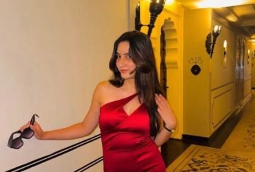 Call girls in Vasundhara Ghaziabad 9990233396 Escorts service