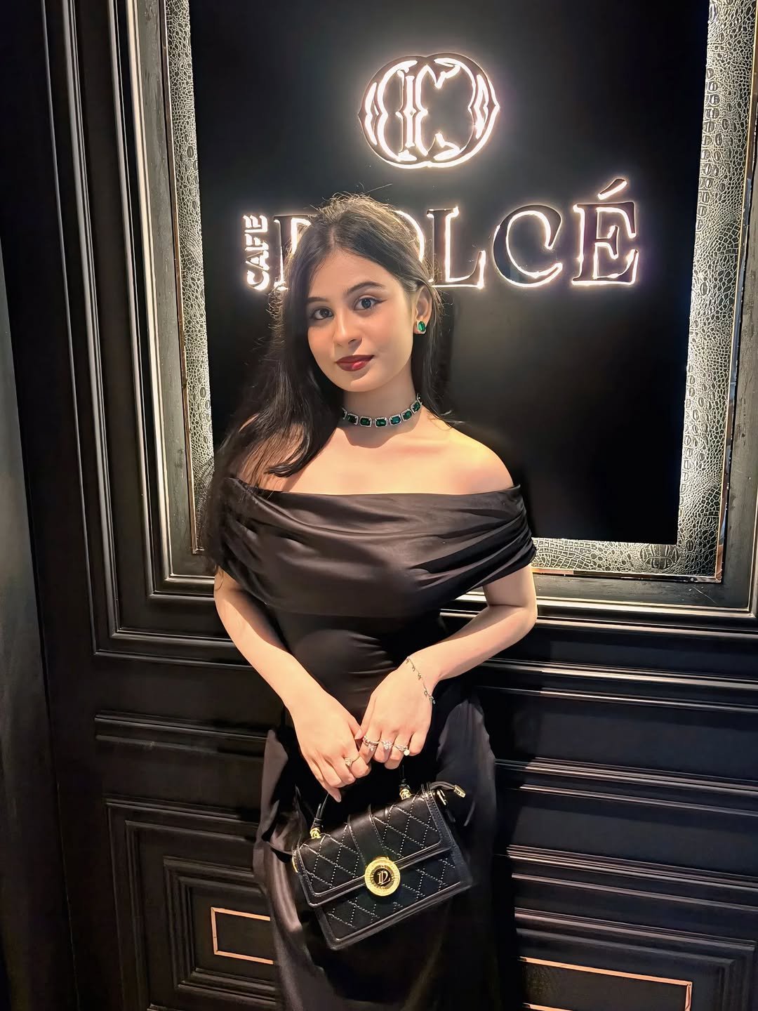 Call Girls Near Courtyard by Marriott Gurugram 9217859738 Escorts ServiCe In Delhi NCR