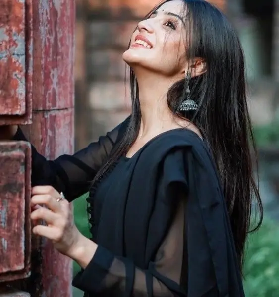 100% Genuine Call Girls in Mandawali|959809833| High-Class Delhi Escorts 24/7