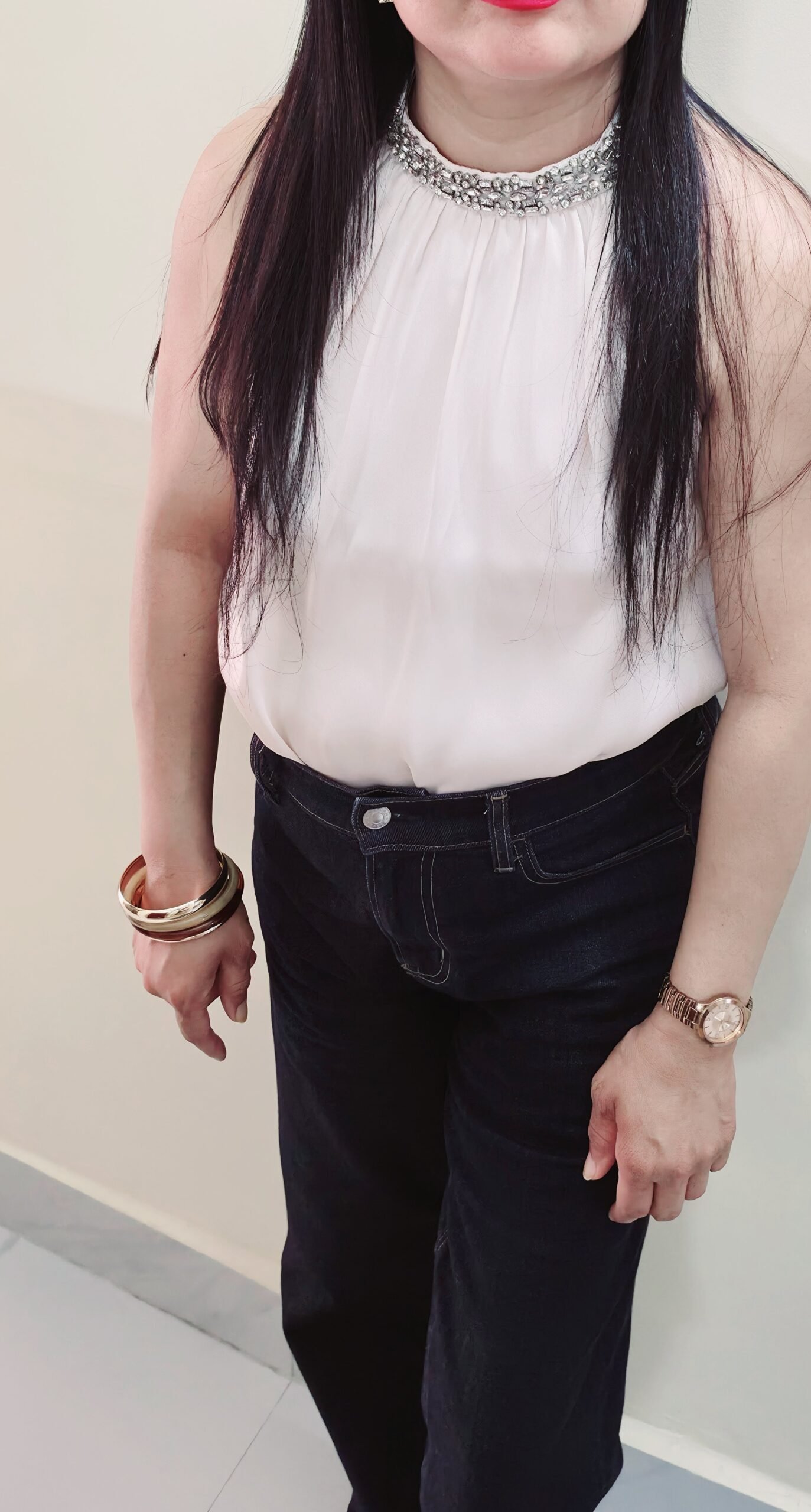 As a Delhi Independent Female Escort, I offer discreet, high-class companionship tailored for elite and refined men seeking genuine pleasure and relaxation.