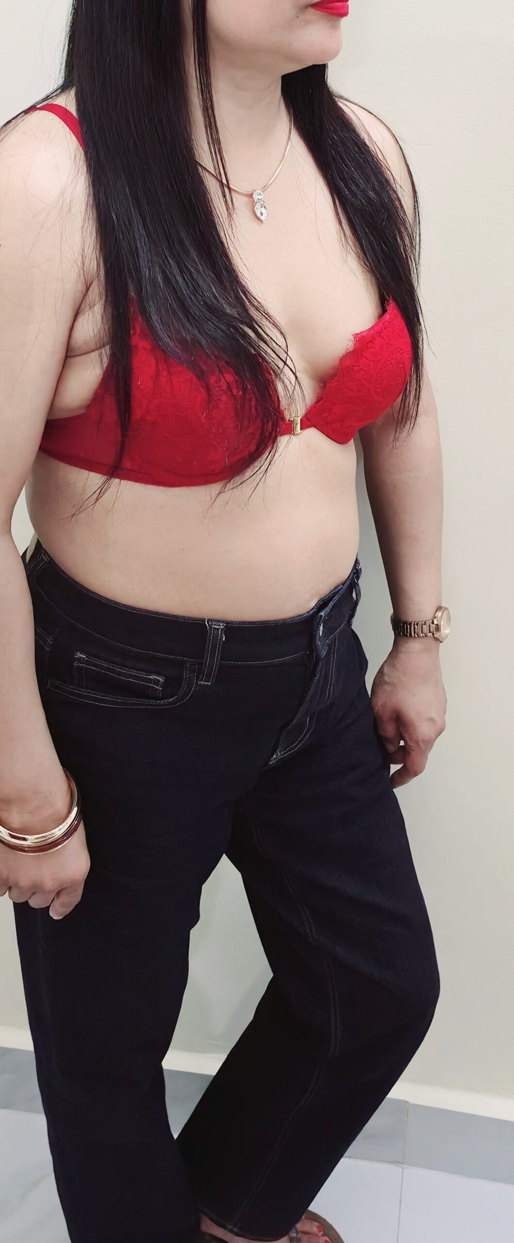 As a Delhi Independent Female Escort, I offer discreet, high-class companionship tailored for elite and refined men seeking genuine pleasure and relaxation.