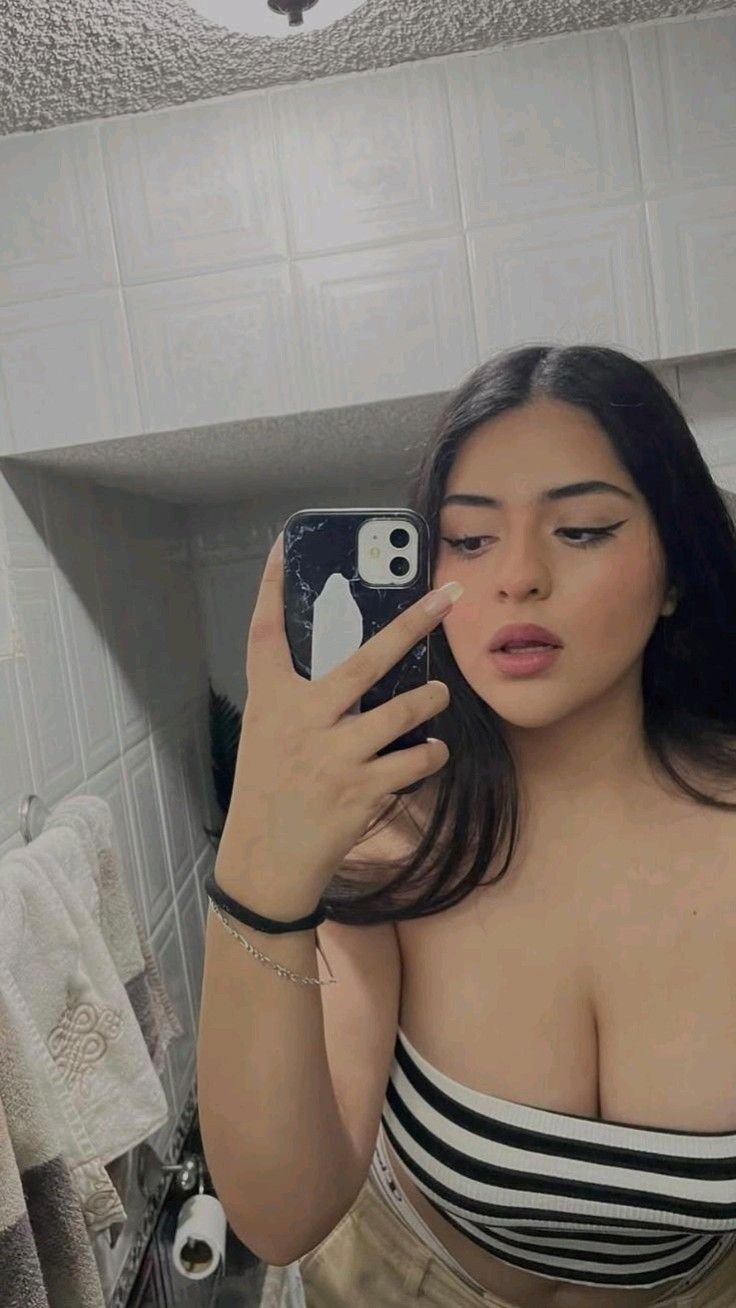 ᎡᎧᎽᎪᏞ༄༄ 8826243211 Call Girls In Sarvapriya Vihar Delhi NCR