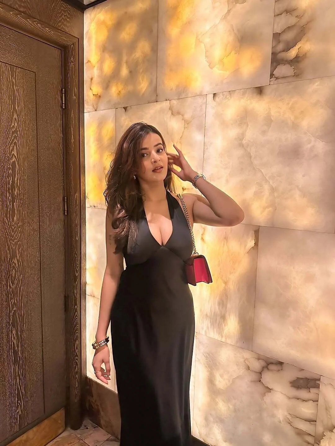 ꧁❤️ Call Girls In Gaur City Mall Noida ☎️+91-8750020700 ✔️⭐ Verified Escorts Service