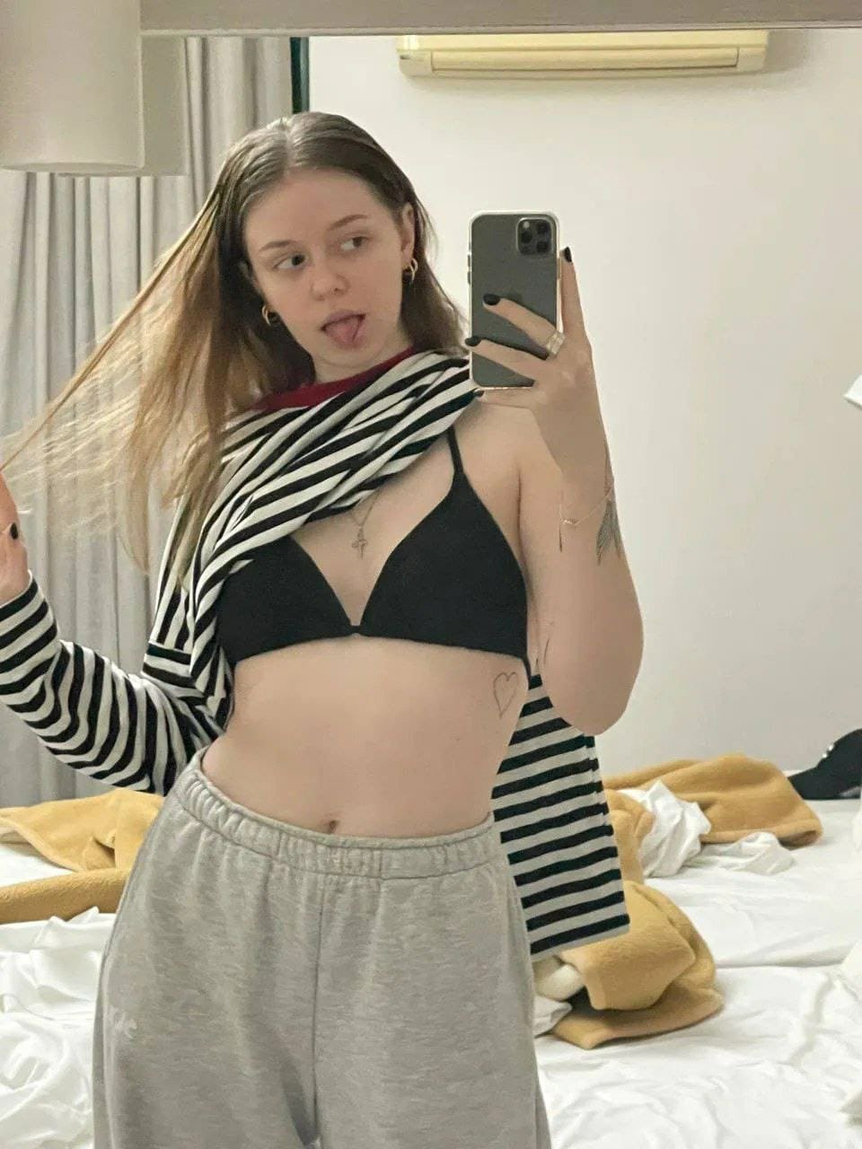 Dwarka Sector 22 Call Girls 9958659377 High Class Escorts