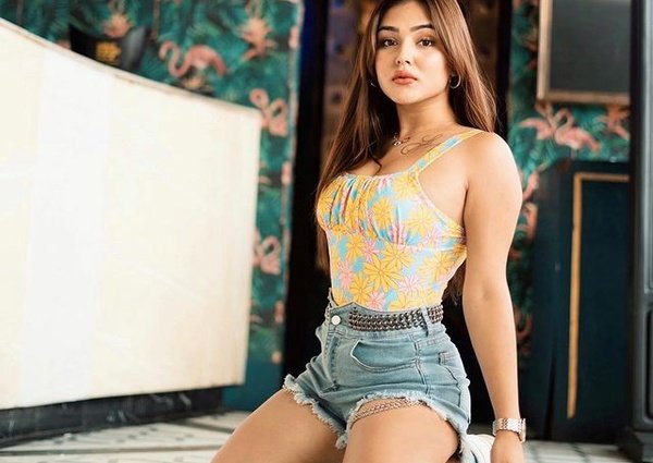 XYZ} 99533-/-22196 { Call Girls in Shalimar Bagh Delhi.