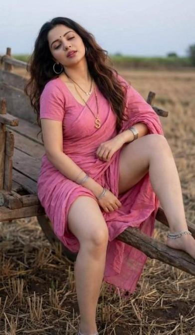 BOOK ME : 99, 533, 22, 196 Call Girls In Sarojini Nagar Delhi