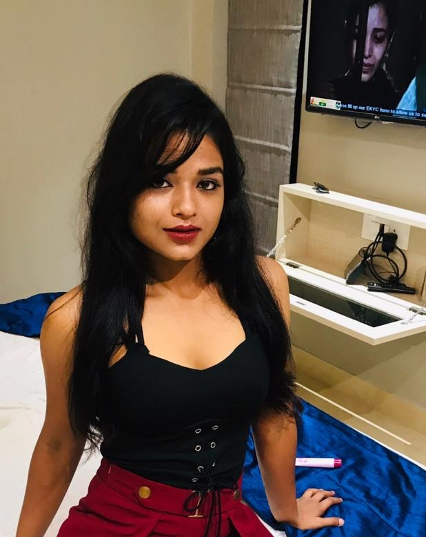 Call girls in Adarsh nagar  (Delhi) 9999815811 Call Girls Service