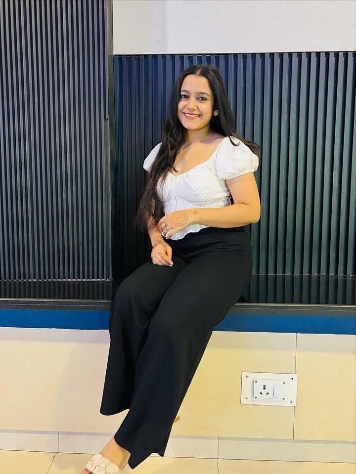Real Meet Call Girls In Gaur City Mall 9911558886 Escorts Service In Noida