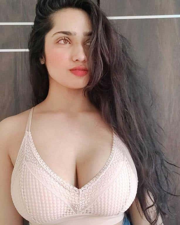 Hire￣￣Young Call Girls In Sector 32 Noida ꧁❤ +91-9643727424 ❤꧂Female Escorts Service in Delhi NCR