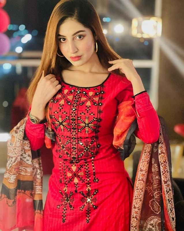 ((Noida)) Call GIrls ✨ 9582086666 Call Girls in Noida Sector 83, Escorts
