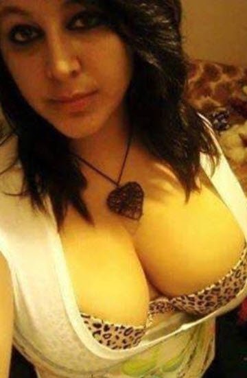 Escort Girl In Jhandewalan ❤️~( 9O583❤️14765)~❤️ Call Girls In Jhandewalan Near Karol Bagh @Delhi