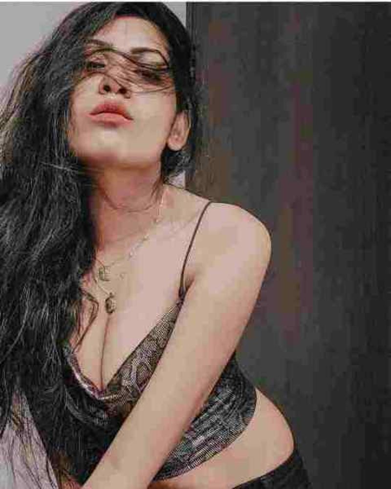 Escort Girl In Jhandewalan ❤️~( 9O583❤️14765)~❤️ Call Girls In Jhandewalan Near Karol Bagh @Delhi