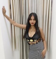 🦚राधे राधे🦚 Call Girls In City Center, Noida 𝟡𝟡𝟡𝟘𝟚𝟚𝟞𝟞𝟝𝟠 Independent Escort Services Noid